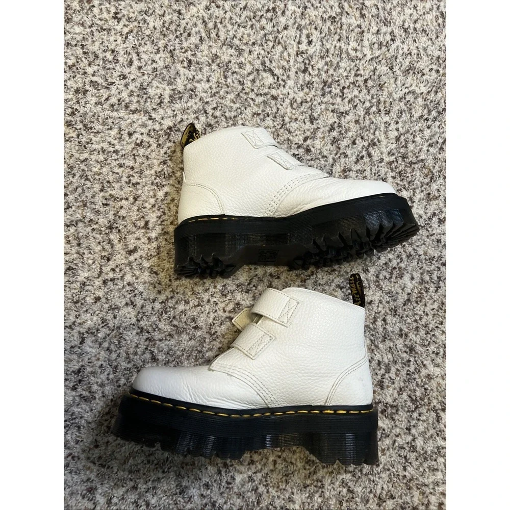 DR MARTENS Devon‎ Heart White Leather Platform Boot Shoes Size 7 Used Ones